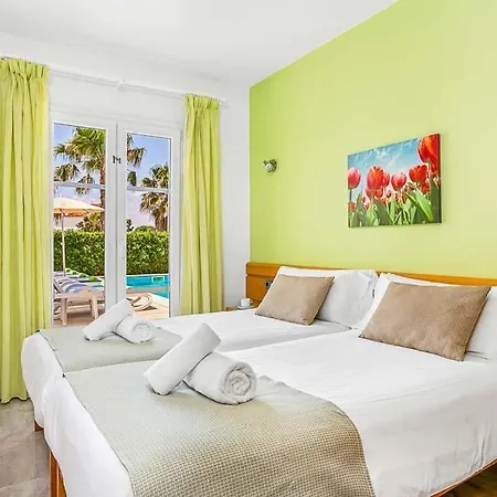 Cala'n Blanes Sleeps 9 Pool Air Con Wifi *