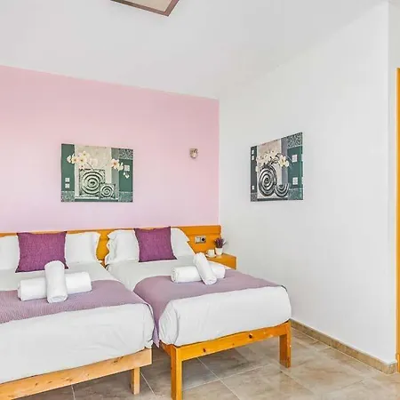 Cala'n Blanes Sleeps 9 Pool Air Con Wifi *